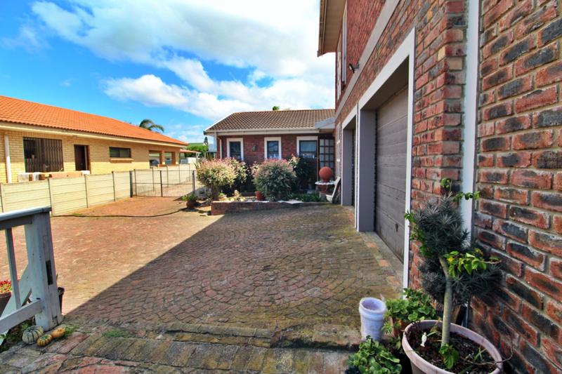 5 Bedroom Property for Sale in Fraaiuitsig Western Cape